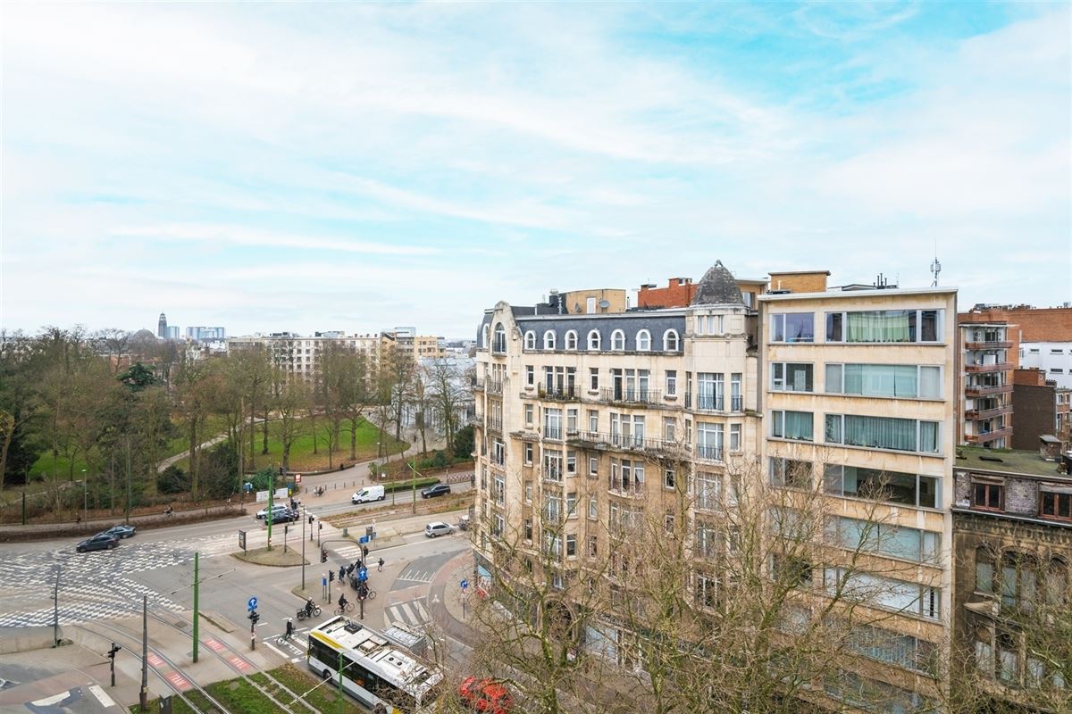 Penthouse met panoramisch terras nabij het Harmoniepark