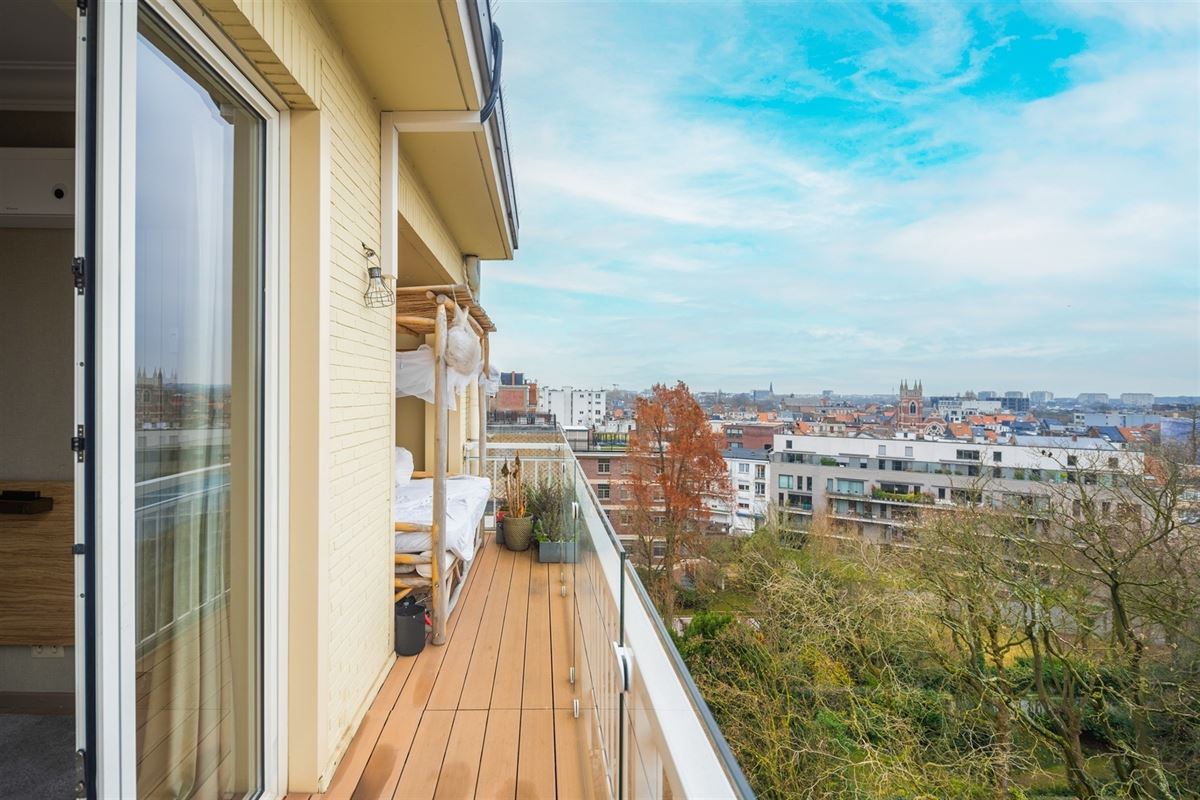 Penthouse met panoramisch terras nabij het Harmoniepark