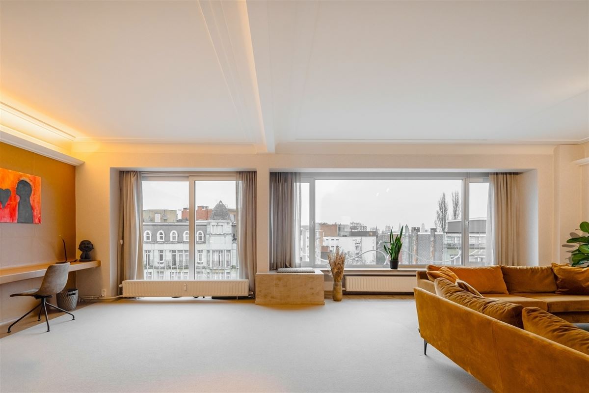 Penthouse met panoramisch terras nabij het Harmoniepark