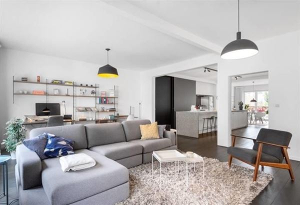 Lichtrijk appartement met loft-allures en zonnig terras