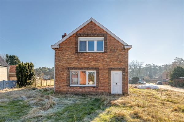 Te renoveren starterswoning met charmant karakter