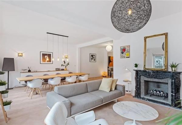 Ruimtelijk appartement met twee slaapkamers nabij het Stadspark 