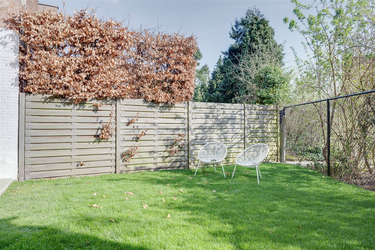 Prachtig gerenoveerd appartement met zuidgerichte tuin