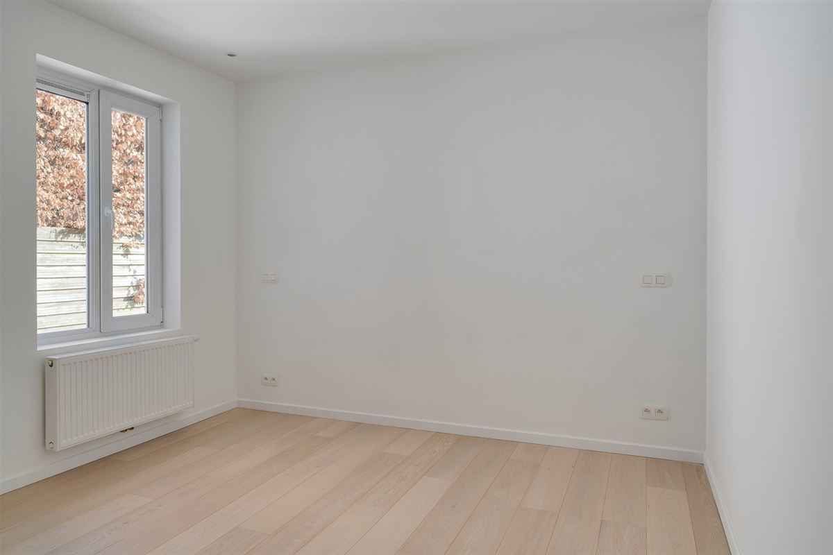 Prachtig gerenoveerd appartement met zuidgerichte tuin