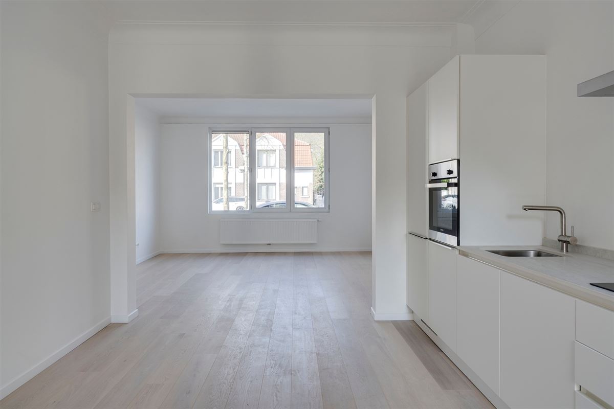 Prachtig gerenoveerd appartement met zuidgerichte tuin