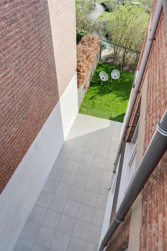 Prachtig gerenoveerd appartement met zuidgerichte tuin