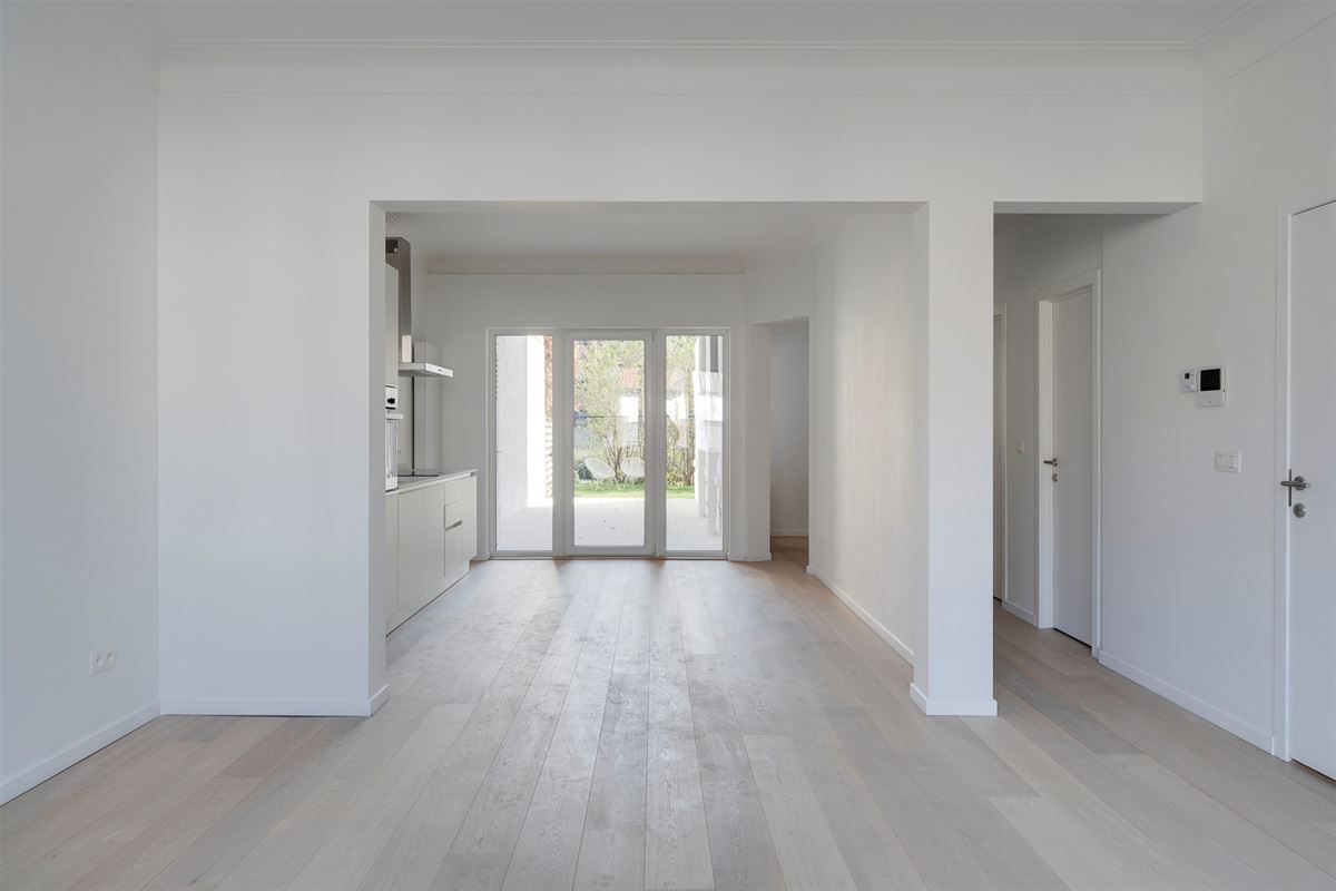 Prachtig gerenoveerd appartement met zuidgerichte tuin