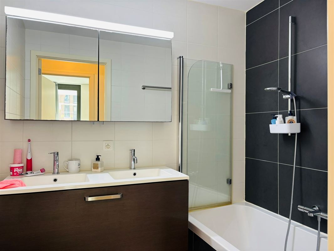 Modern tweeslaapkamerappartement op het bruisende Eilandje