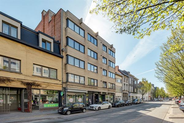 Gerenoveerd appartement met 2 slaapkamers nabij de Slachthuissite