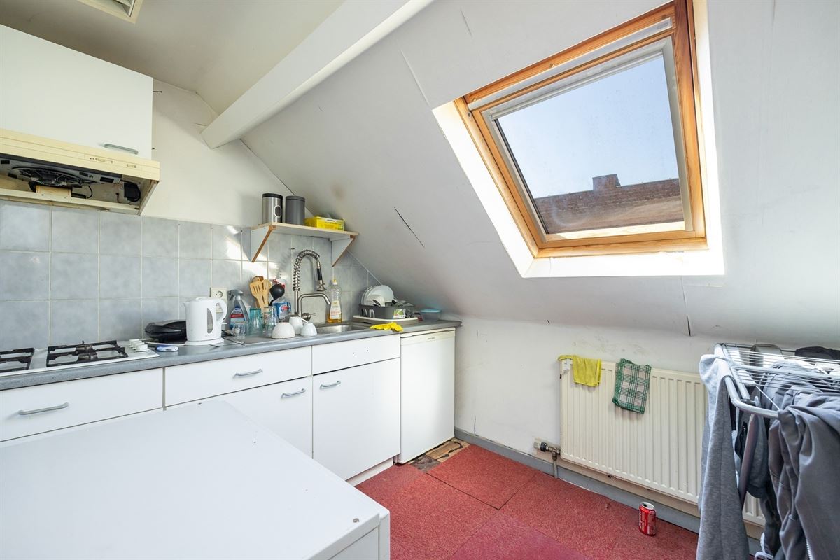 Karaktervolle burgerwoning met potentieel in geliefde buurt
