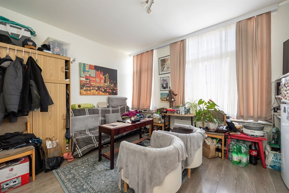Karaktervolle burgerwoning met potentieel in geliefde buurt