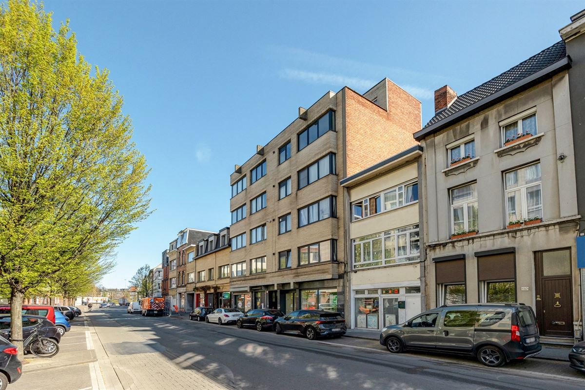Gerenoveerd appartement met 2 slaapkamers nabij de Slachthuissite