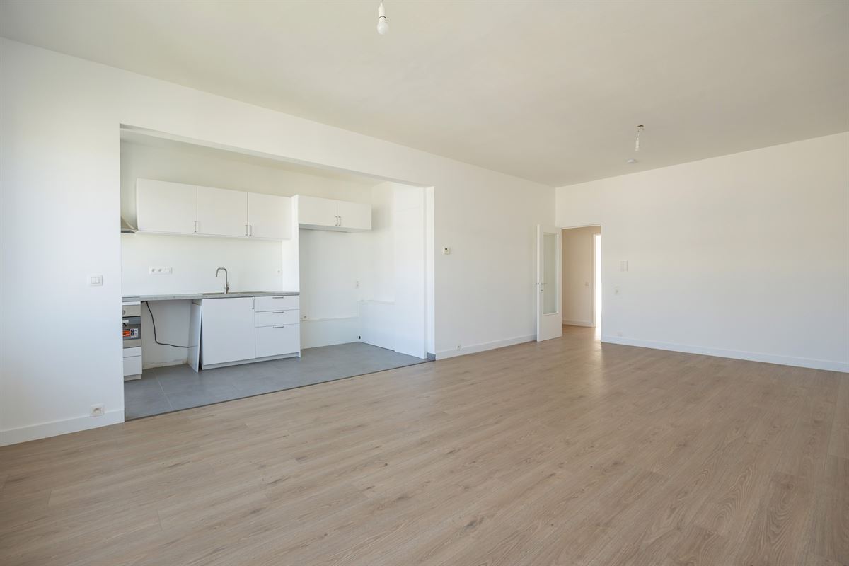 Gerenoveerd appartement met 2 slaapkamers nabij de Slachthuissite