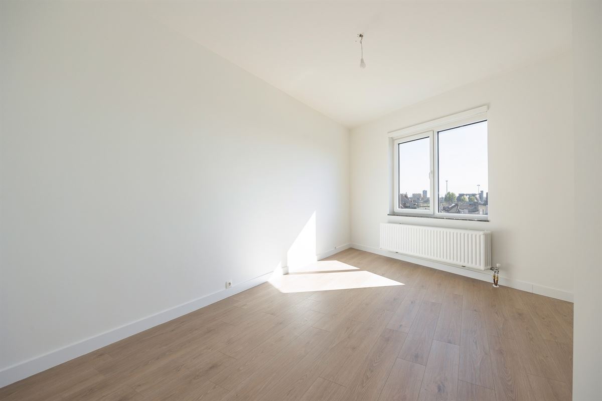 Gerenoveerd appartement met 2 slaapkamers nabij de Slachthuissite