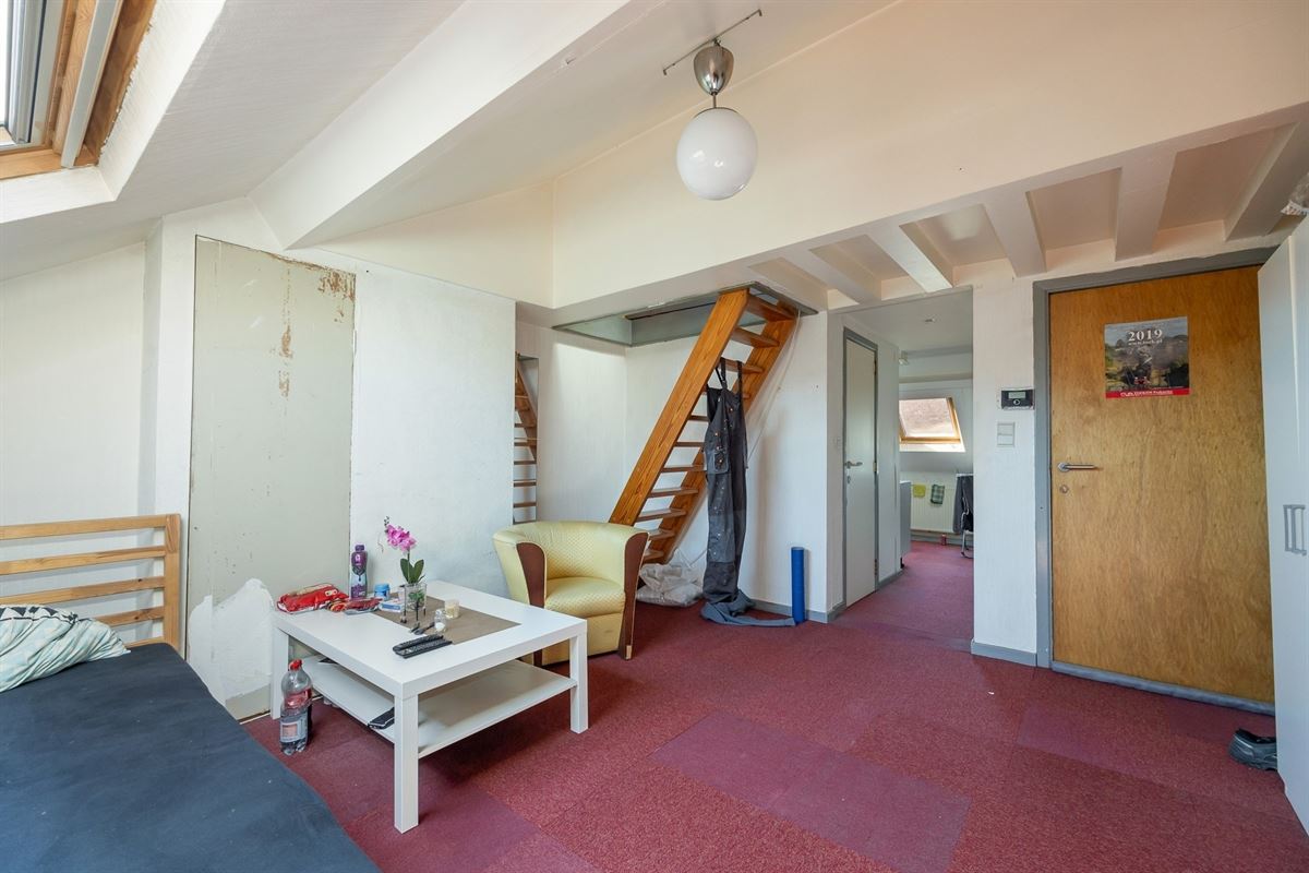 Karaktervolle burgerwoning met potentieel in geliefde buurt