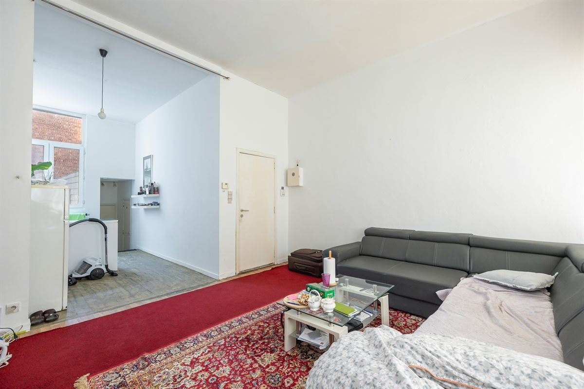 Karaktervolle burgerwoning met potentieel in geliefde buurt