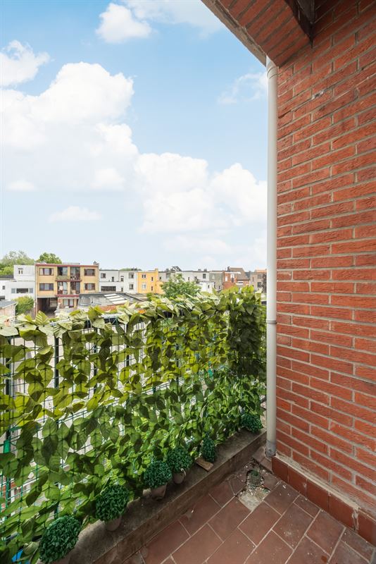 Instapklaar appartement met 2 slaapkamers in hartje Berchem