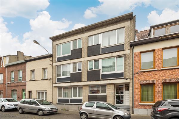 Instapklaar appartement met 2 slaapkamers in hartje Berchem