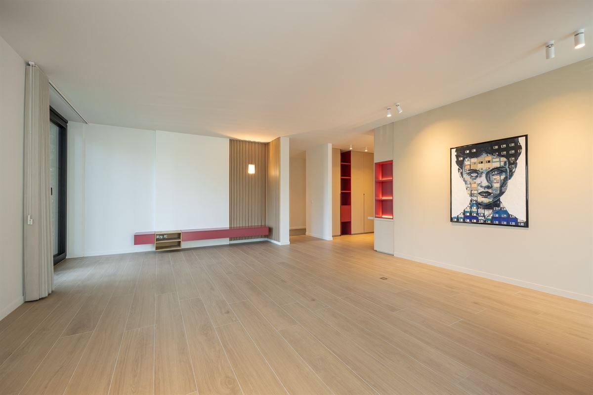 Lichtrijk en luxueus appartement met omvattende tuin