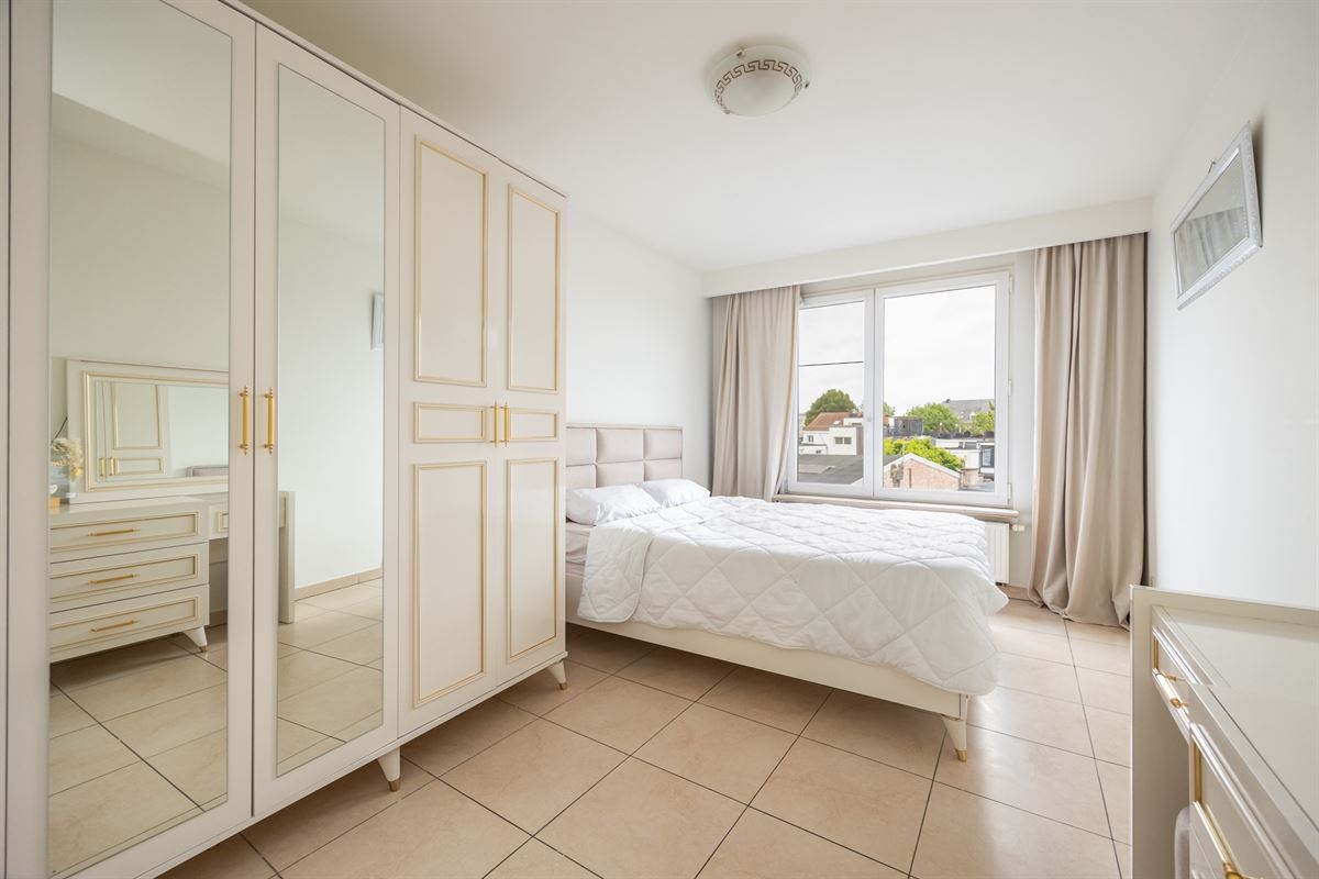 Instapklaar appartement met 2 slaapkamers in hartje Berchem