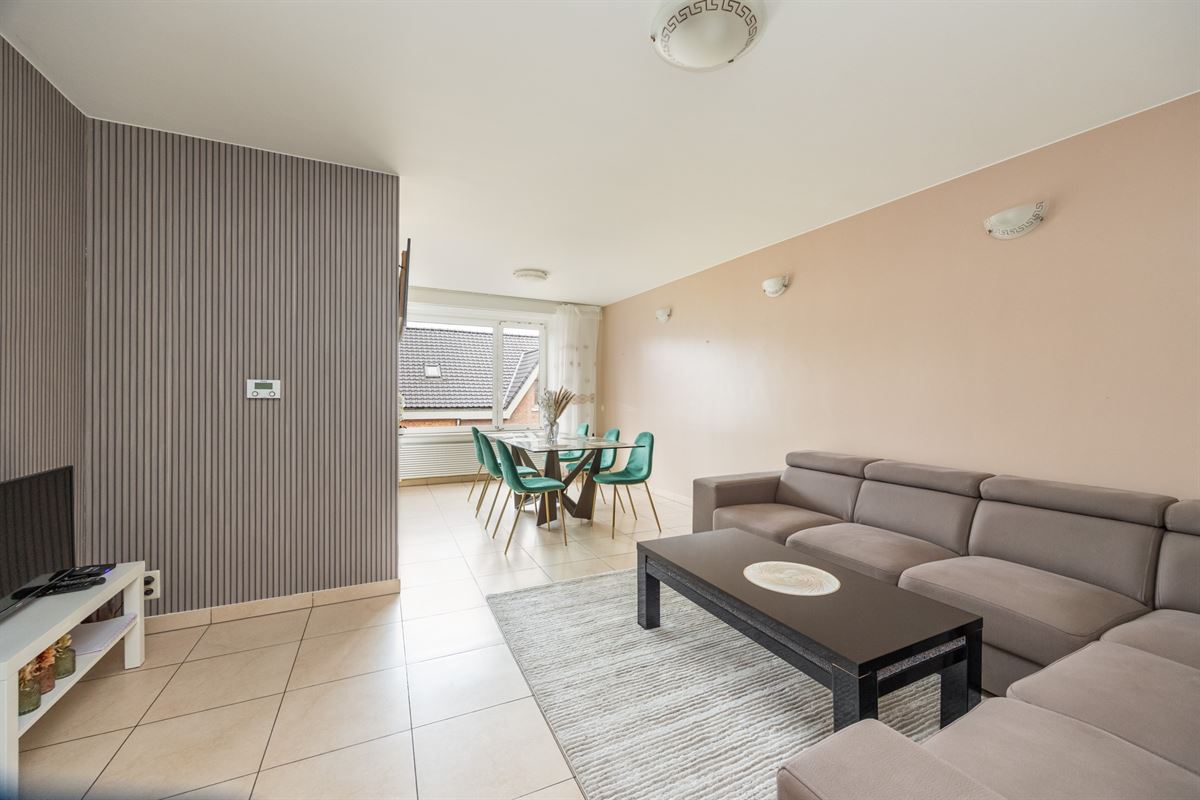 Instapklaar appartement met 2 slaapkamers in hartje Berchem