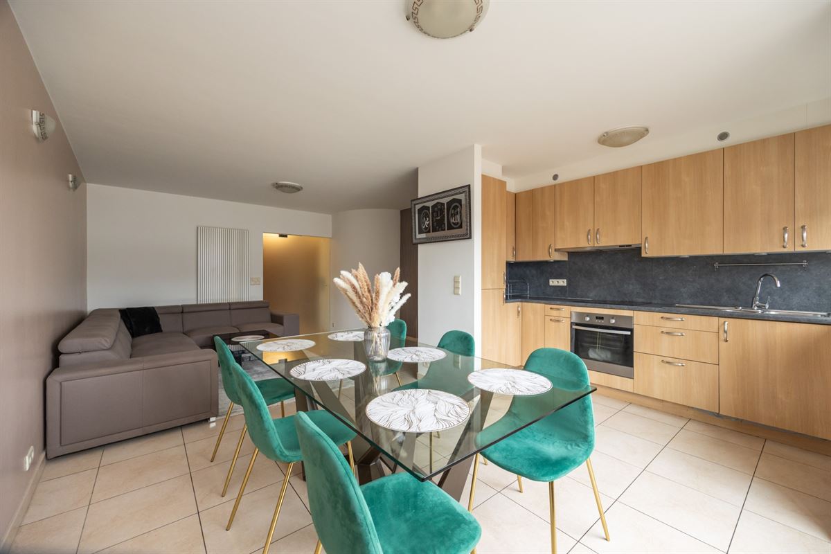 Instapklaar appartement met 2 slaapkamers in hartje Berchem