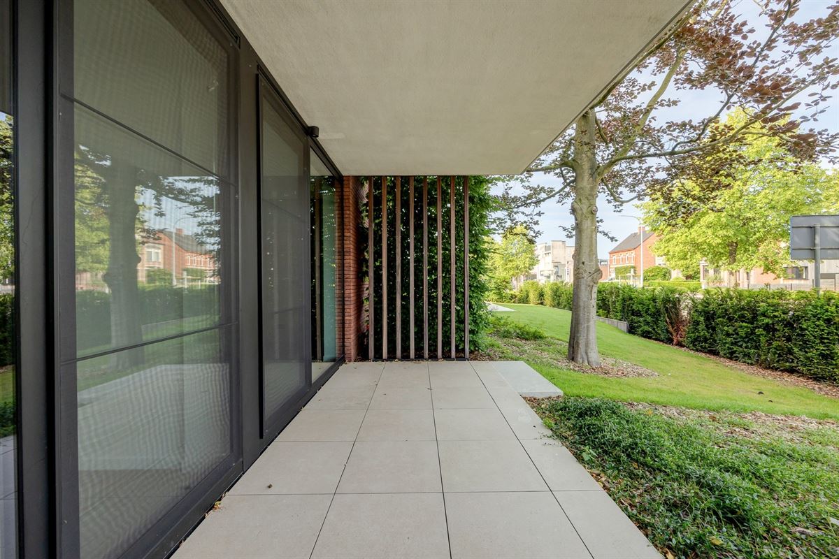 Lichtrijk en luxueus appartement met omvattende tuin