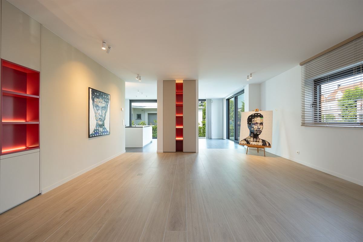 Lichtrijk en luxueus appartement met omvattende tuin