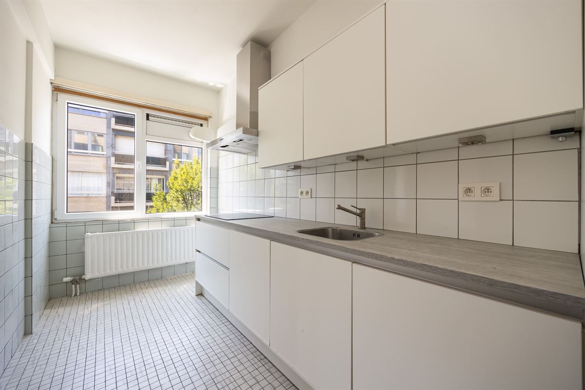 Op te frissen appartement met 2 slaapkamers nabij de Slachthuissite