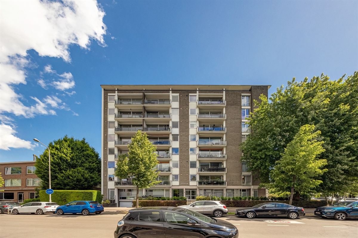 Instapklaar en lichtrijk hoekappartement nabij het Rooi