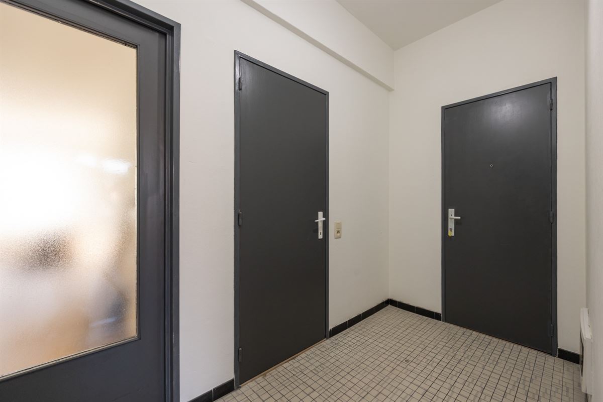 Op te frissen appartement met 2 slaapkamers nabij de Slachthuissite