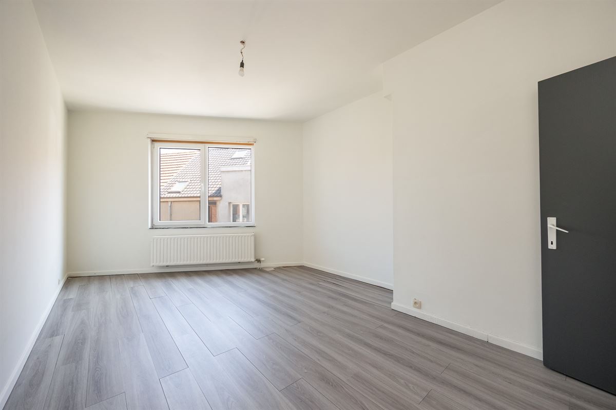 Op te frissen appartement met 2 slaapkamers nabij de Slachthuissite