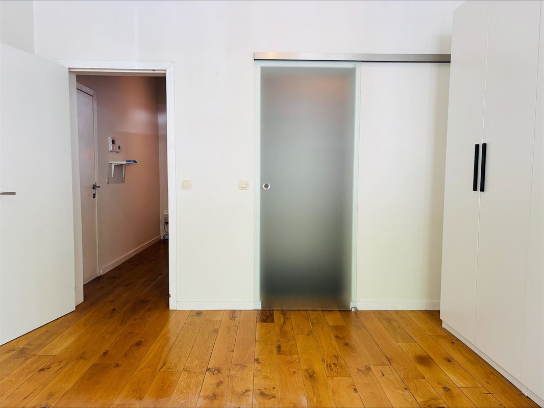 Karaktervol en lichtrijk 1-slaapkamerappartement met ruim terras op toplocatie!