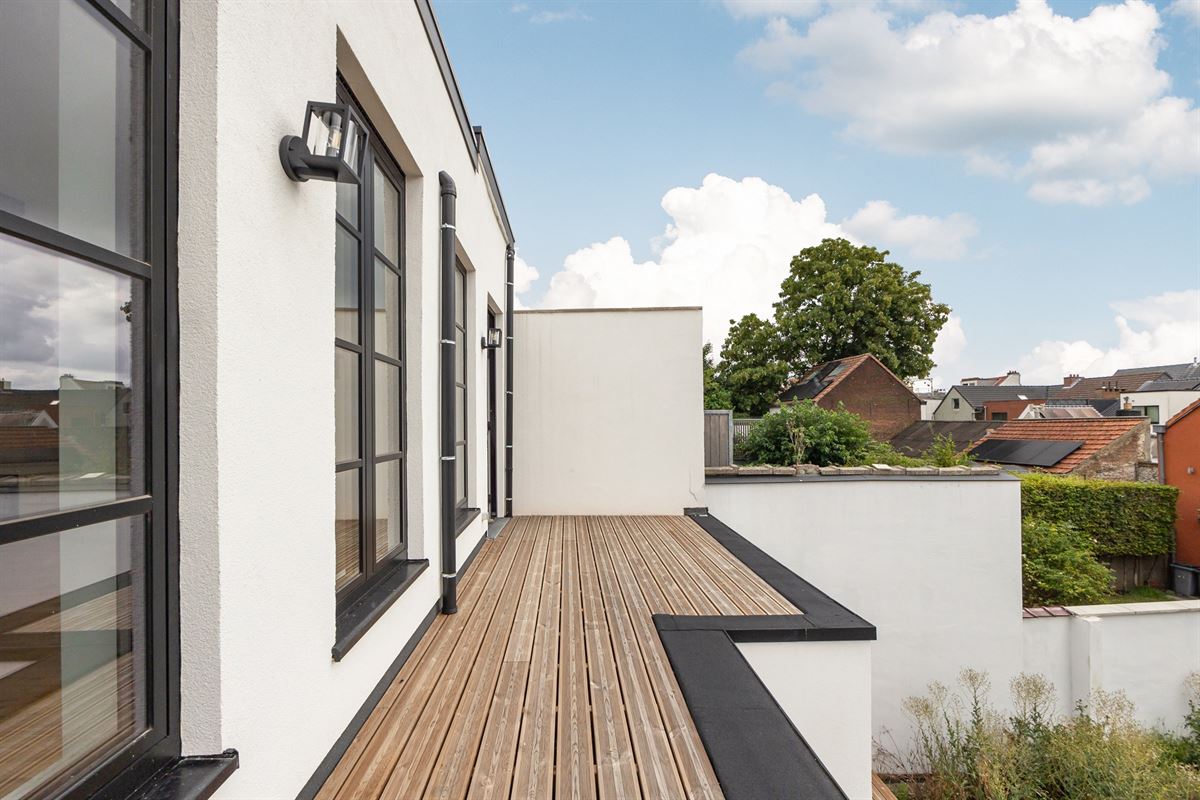 Gerenoveerd appartement met zonovergoten dakterras op toplocatie in Lier