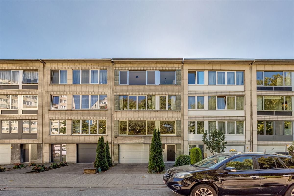 Op te frissen appartement met zuidgericht terras