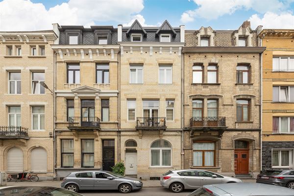 Subliem lichtrijk appartement aan Hof van Leysen