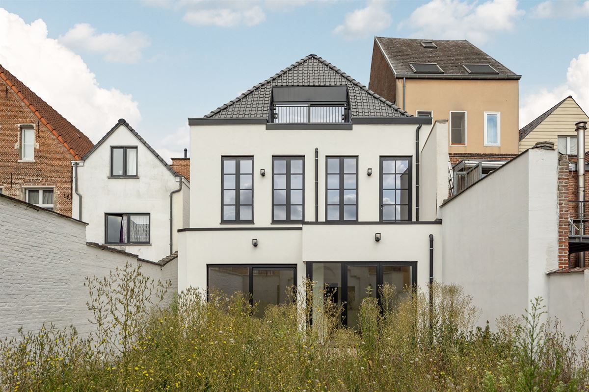 Gerenoveerd appartement met uniek bijgebouw op toplocatie in Lier