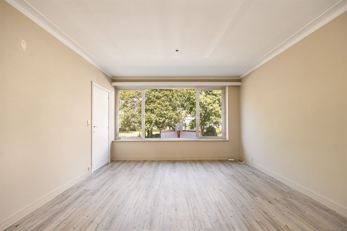 Op te frissen appartement met zuidgericht terras