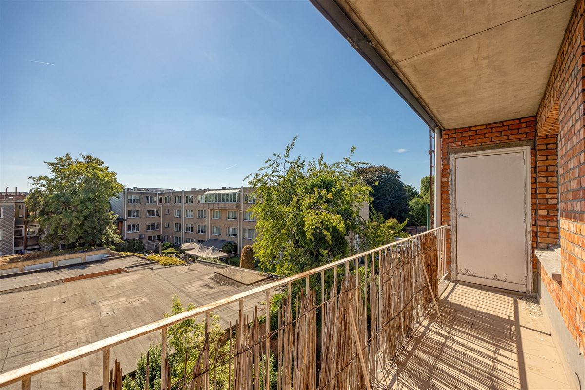 Op te frissen appartement met zuidgericht terras