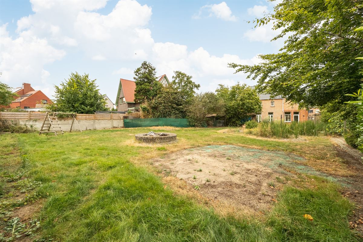 Lichtrijk op te frissen woning op 11a60ca