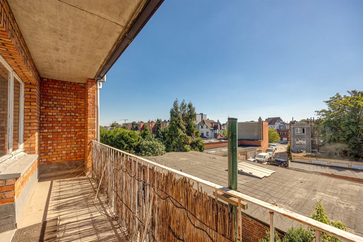 Op te frissen appartement met zuidgericht terras