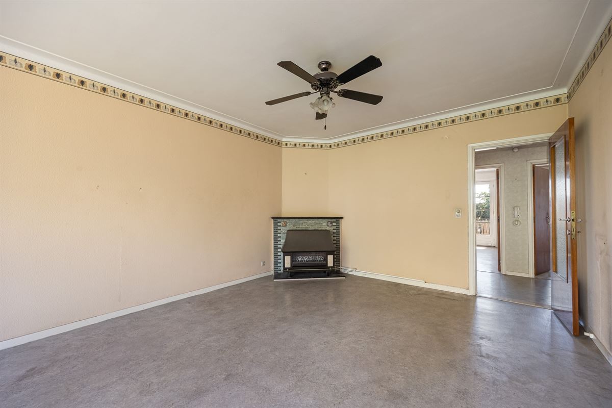 Op te frissen appartement met zuidgericht terras