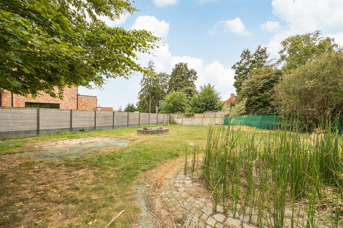 Lichtrijk op te frissen woning op 11a60ca