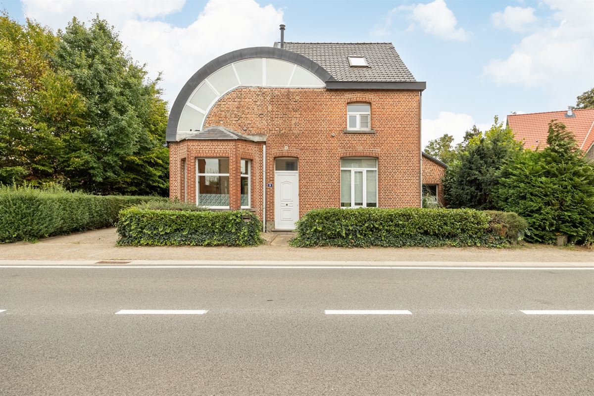 Lichtrijk op te frissen woning op 11a60ca