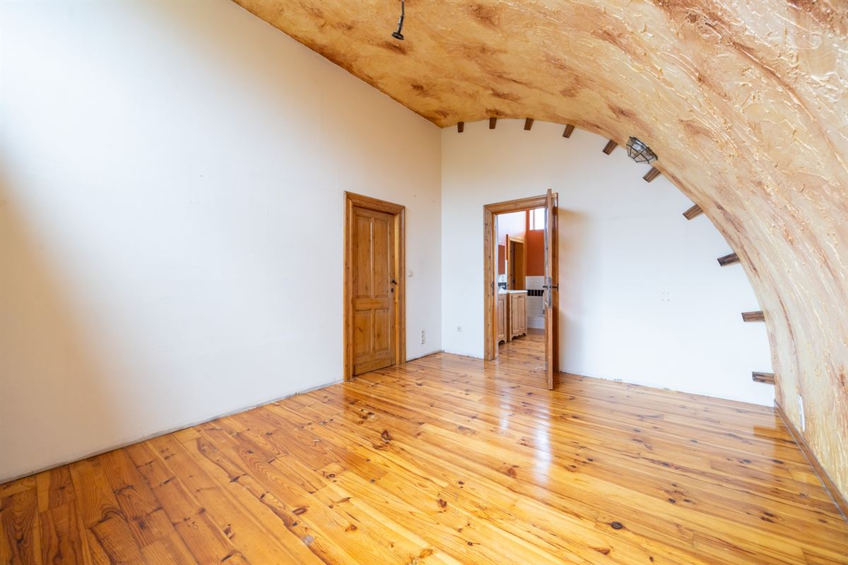 Lichtrijk op te frissen woning op 11a60ca