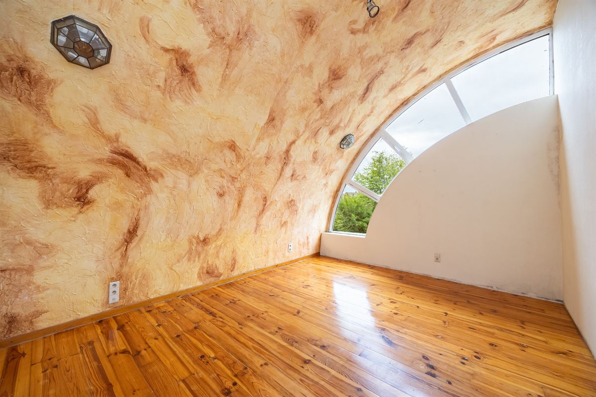 Lichtrijk op te frissen woning op 11a60ca