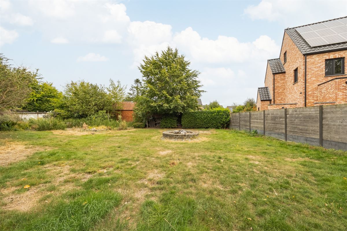 Lichtrijk op te frissen woning op 11a60ca