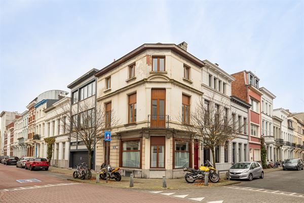 Lichtrijke eengezinswoning nabij Dageraadplaats