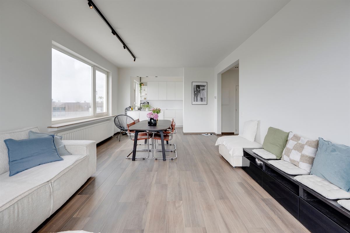 Lichtovergoten hoekappartement inclusief garagebox