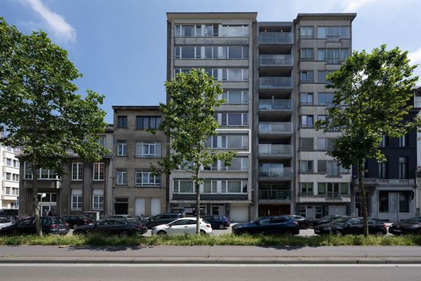 Stijlvol gerenoveerd stadsappartement met terras